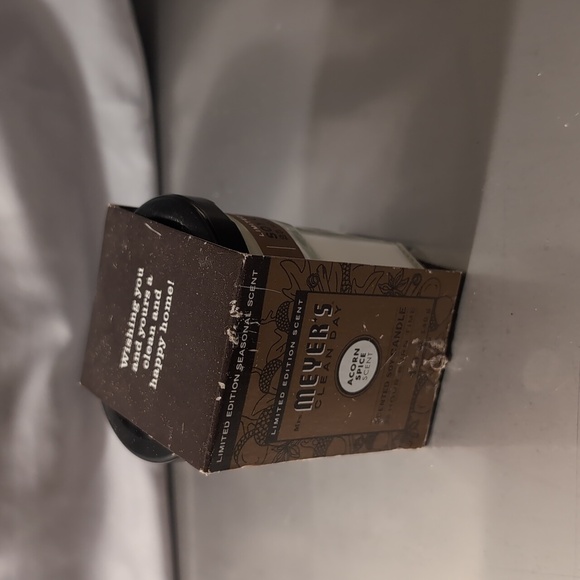 Mrs. Meyers soy candle/ acorn spice - Picture 2 of 5